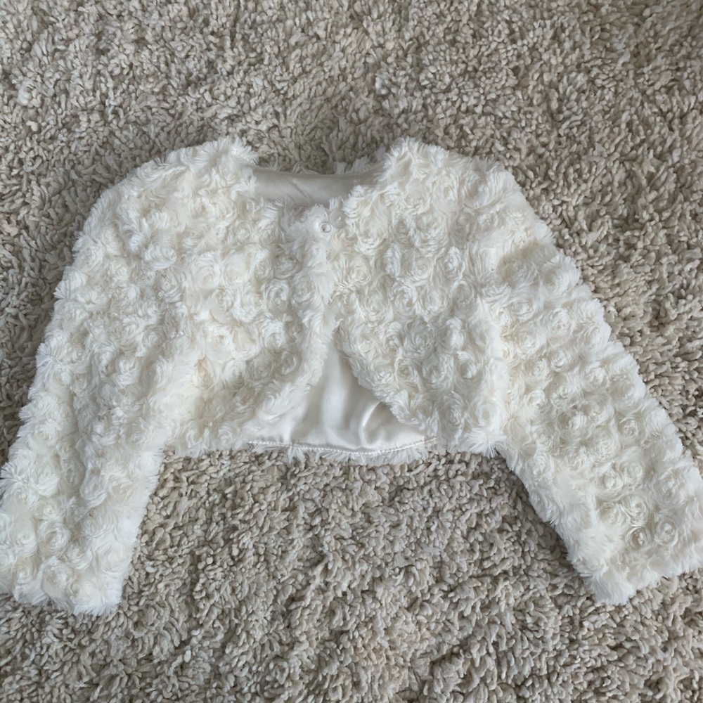 White dressy long sleeve short jacket